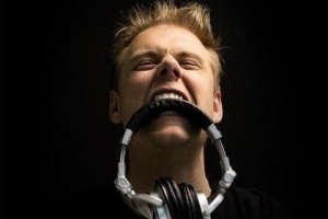 Armin van Buuren готує новий мікс року
